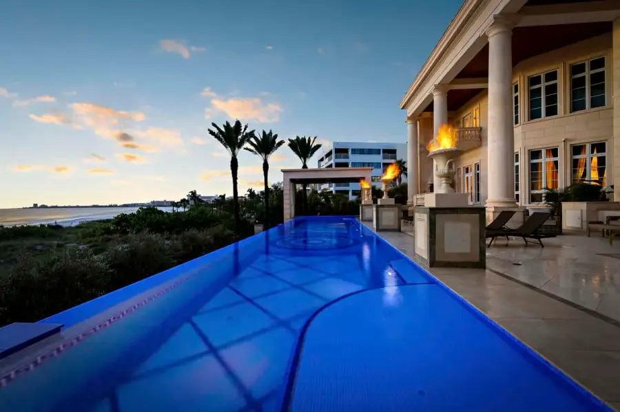 Luxury pool in Tampa with glowing LED lights and a seamless edge, perfect for creating an evening ambiance in your backyard.