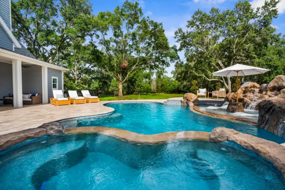 Elegant pool with an attached raised spa and seamless custom decking, perfect for relaxation and entertaining.
